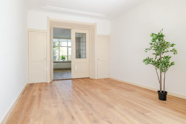 Tussenwoning te koop: Burgemeester Passtoorsstraat 38, Breda