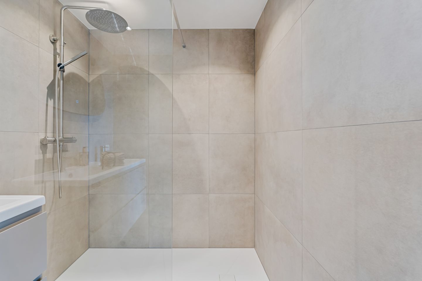 Photo 19 of Merelstraat 136