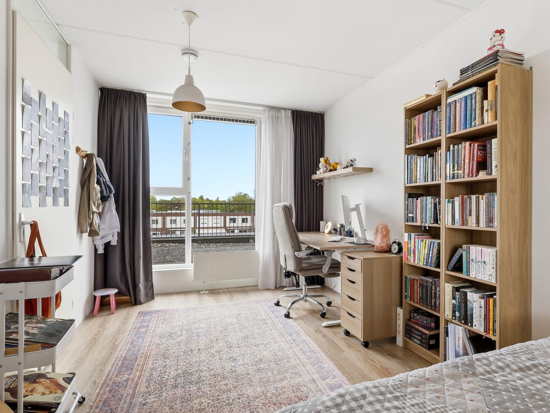 Spacious family home with potential fifth bedroom in family-friendly neighborhood — 22