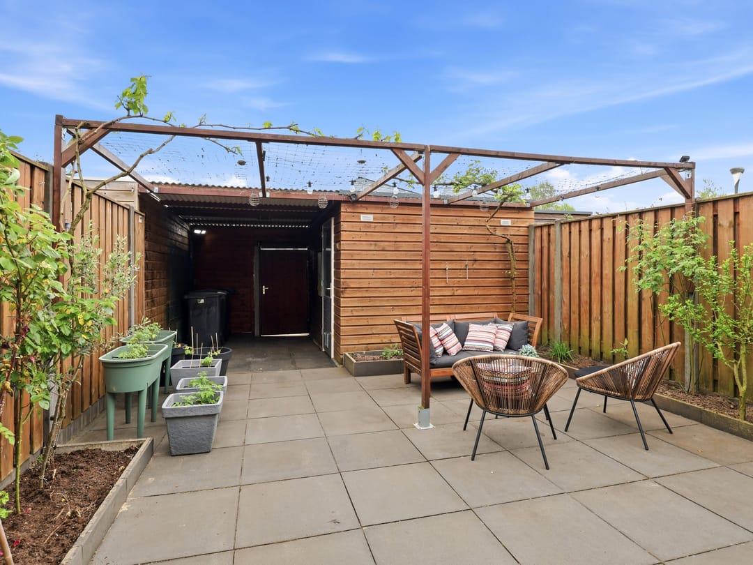 Spacious family home with potential fifth bedroom in family-friendly neighborhood — 28