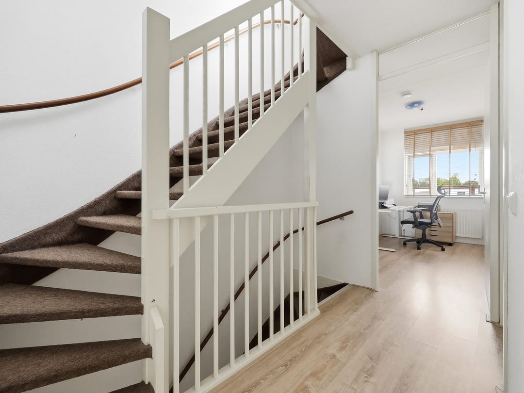 Spacious family home with potential fifth bedroom in family-friendly neighborhood — 16
