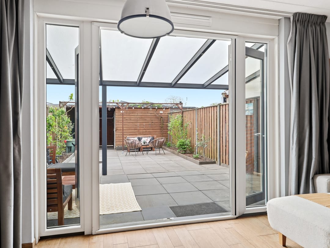 Spacious family home with potential fifth bedroom in family-friendly neighborhood — 26