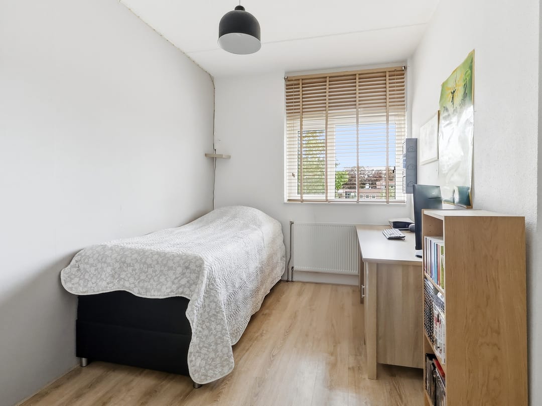 Spacious family home with potential fifth bedroom in family-friendly neighborhood — 17