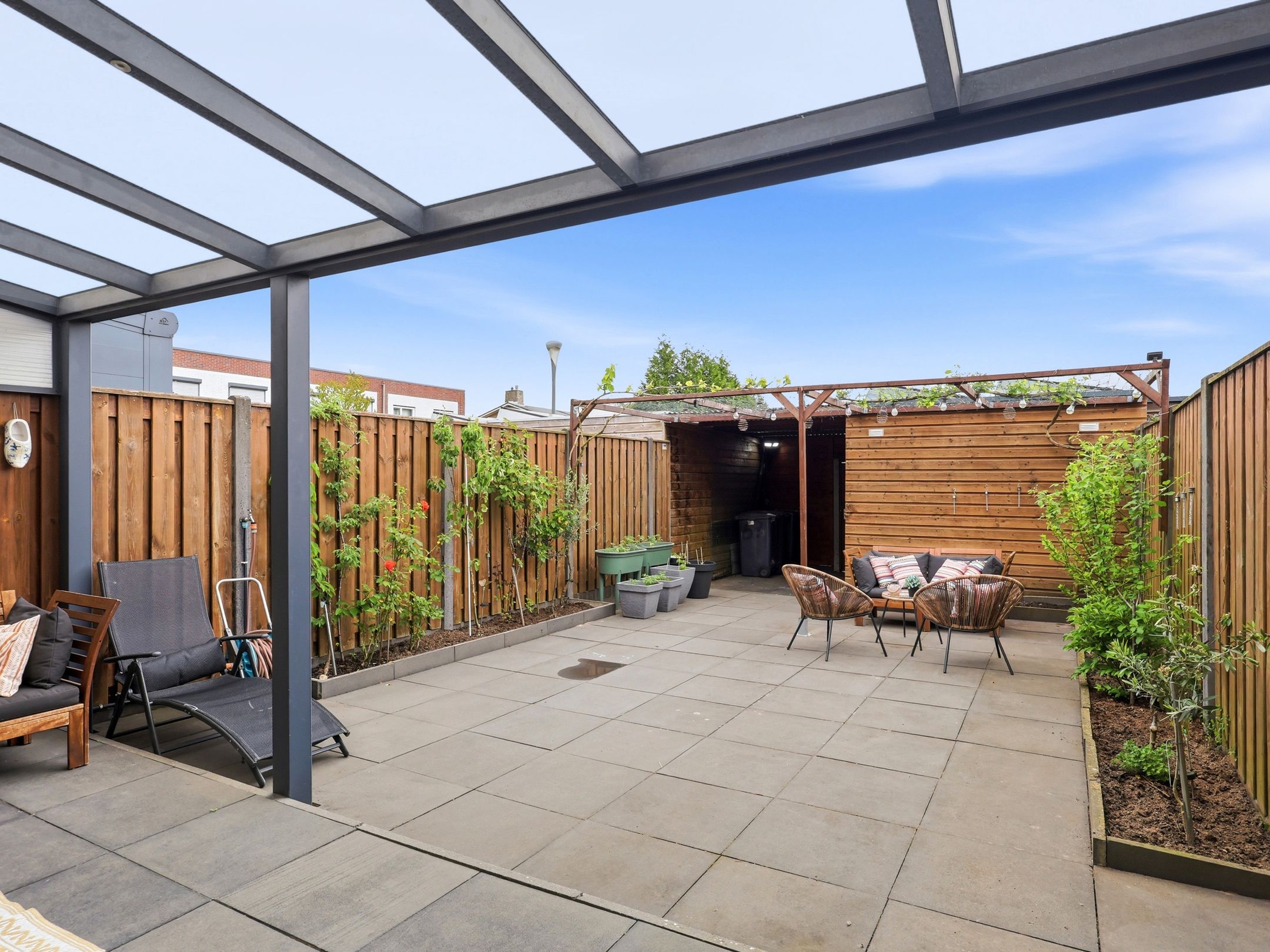 Spacious family home with potential fifth bedroom in family-friendly neighborhood — 27
