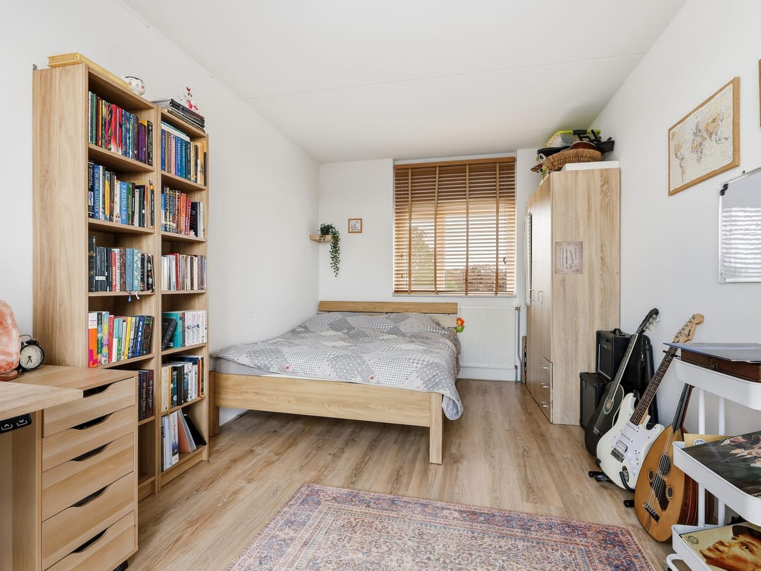 Spacious family home with potential fifth bedroom in family-friendly neighborhood — 23