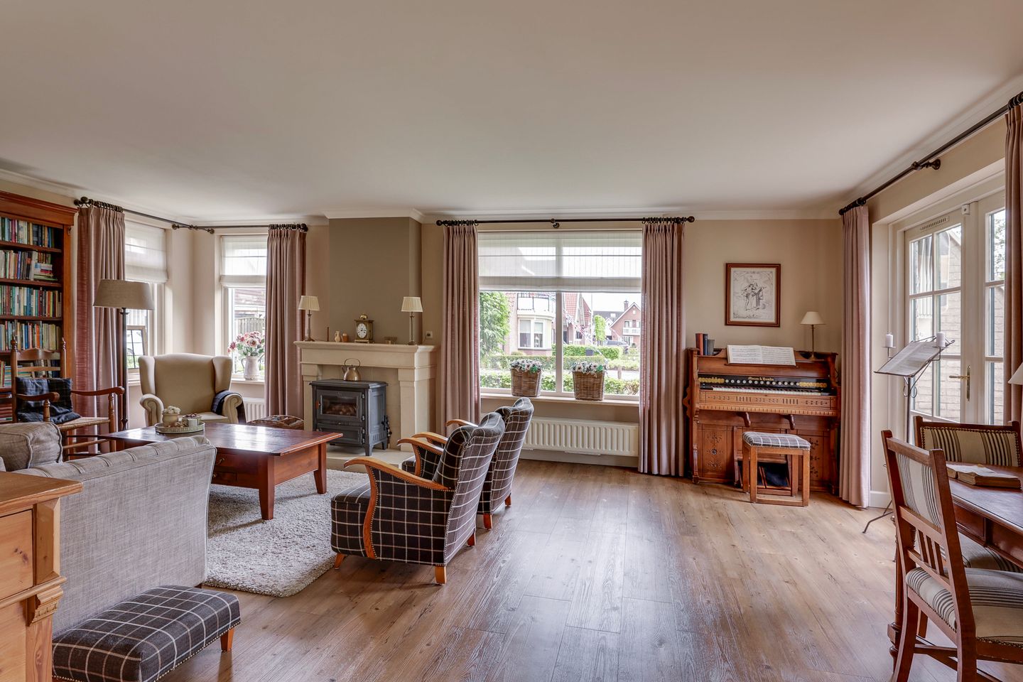 Photo 10 of Roerdomp 36