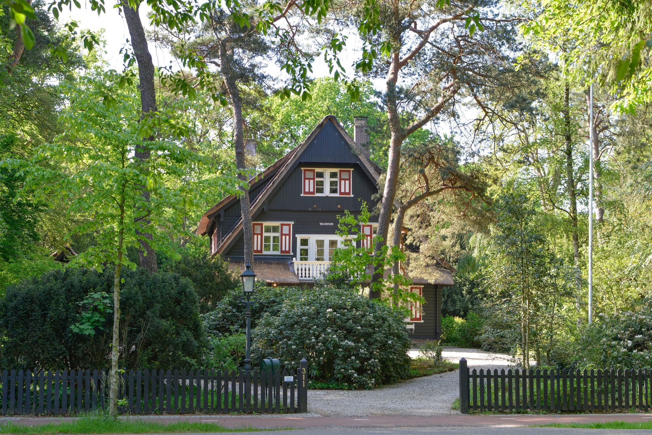 Photo 33 of Naarderstraat 311