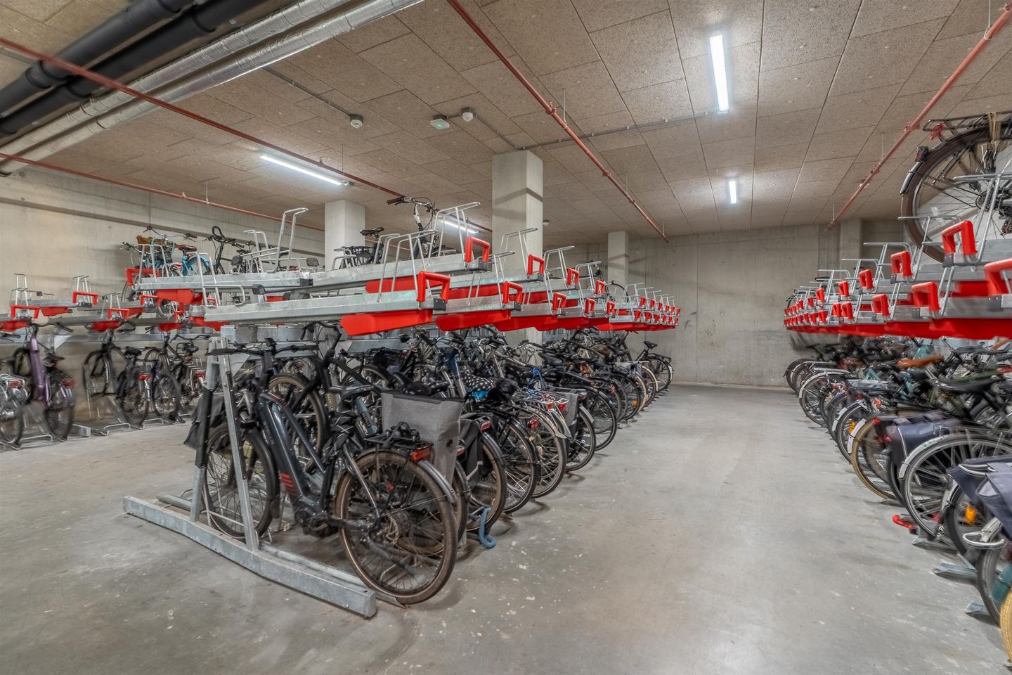 Photo 50 of Vincent van den Heuvellaan 37