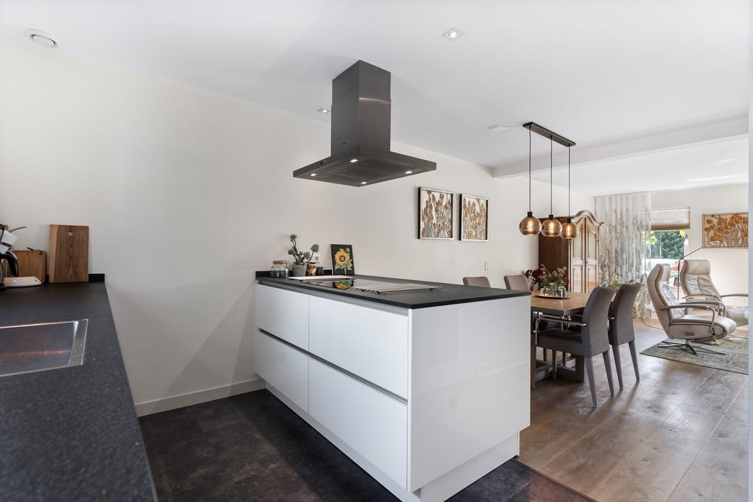 Photo 13 of Schoutstraat 88