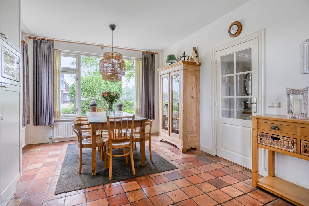 Spacious Detached Home with Five Bedrooms and Sunny Garden in Quiet Green Surroundings — 16