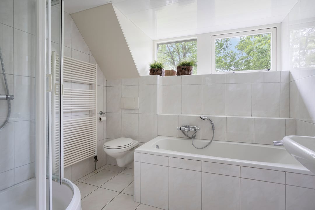 Spacious Detached Home with Five Bedrooms and Sunny Garden in Quiet Green Surroundings — 32