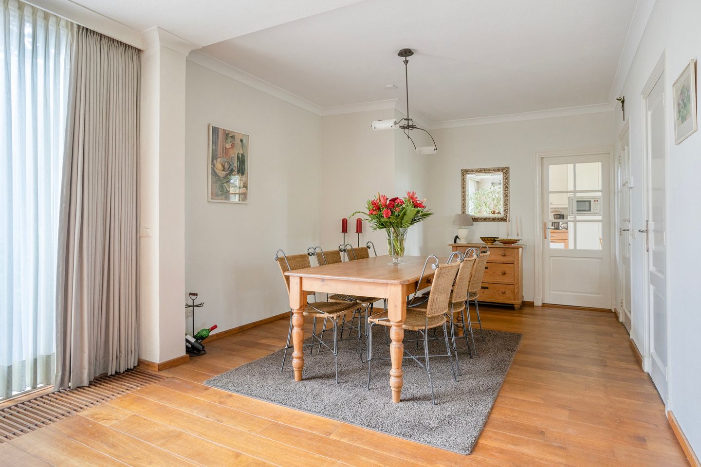 Spacious Detached Home with Five Bedrooms and Sunny Garden in Quiet Green Surroundings — 14