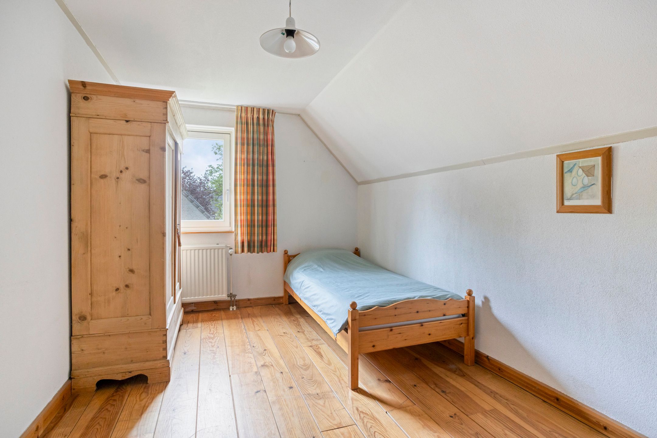 Spacious Detached Home with Five Bedrooms and Sunny Garden in Quiet Green Surroundings — 24