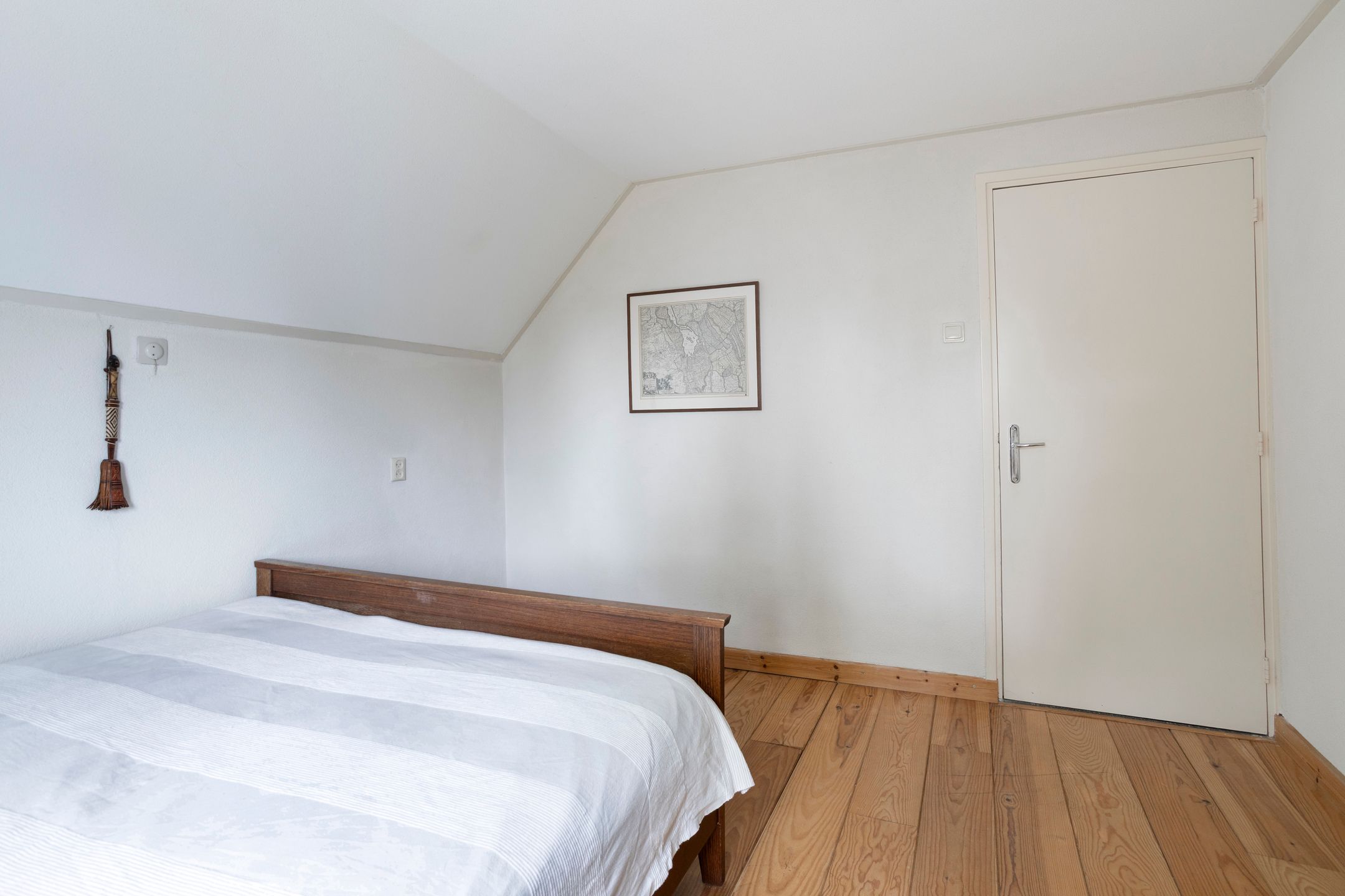 Spacious Detached Home with Five Bedrooms and Sunny Garden in Quiet Green Surroundings — 27