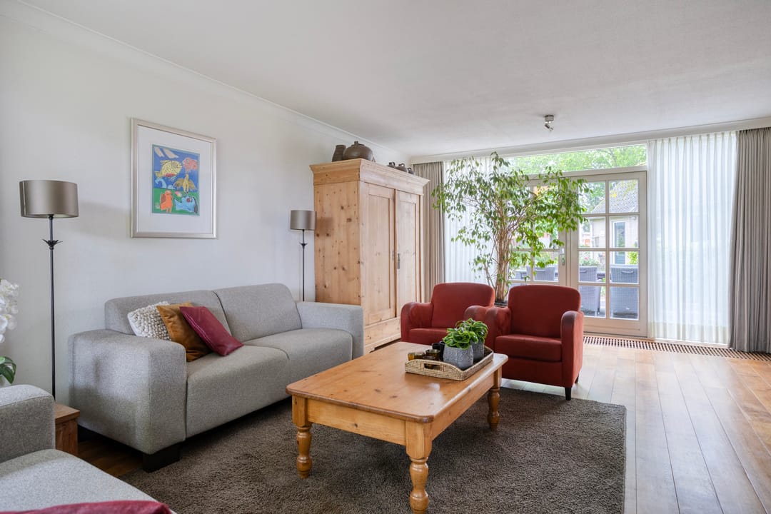 Spacious Detached Home with Five Bedrooms and Sunny Garden in Quiet Green Surroundings — 7