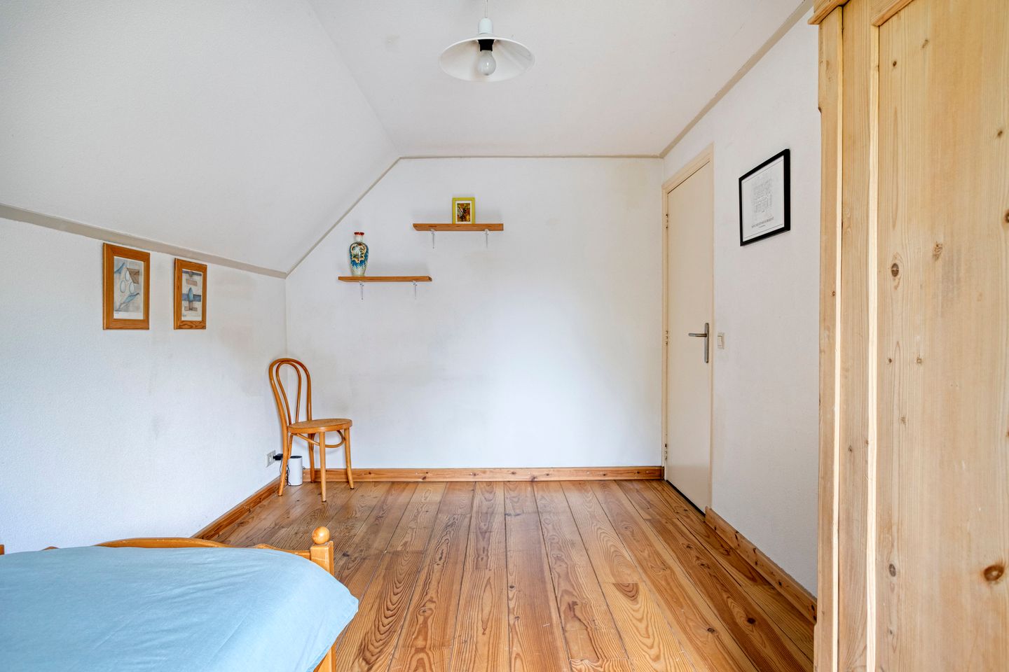 Spacious Detached Home with Five Bedrooms and Sunny Garden in Quiet Green Surroundings — 25