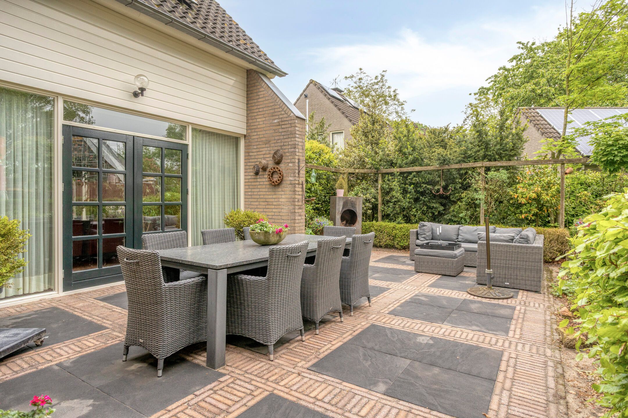 Spacious Detached Home with Five Bedrooms and Sunny Garden in Quiet Green Surroundings — 12