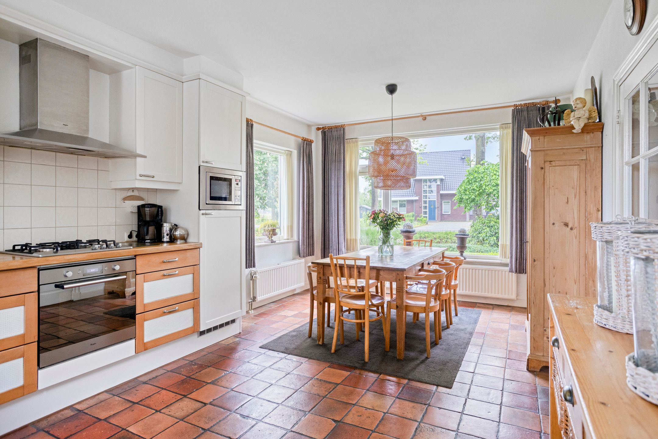 Spacious Detached Home with Five Bedrooms and Sunny Garden in Quiet Green Surroundings — 15