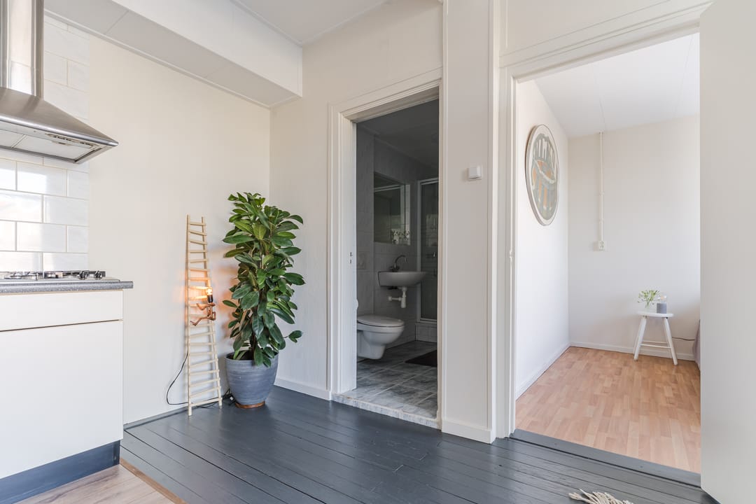 Move-in Ready Ground Floor Apartment in Popular Emmakwartier — 13