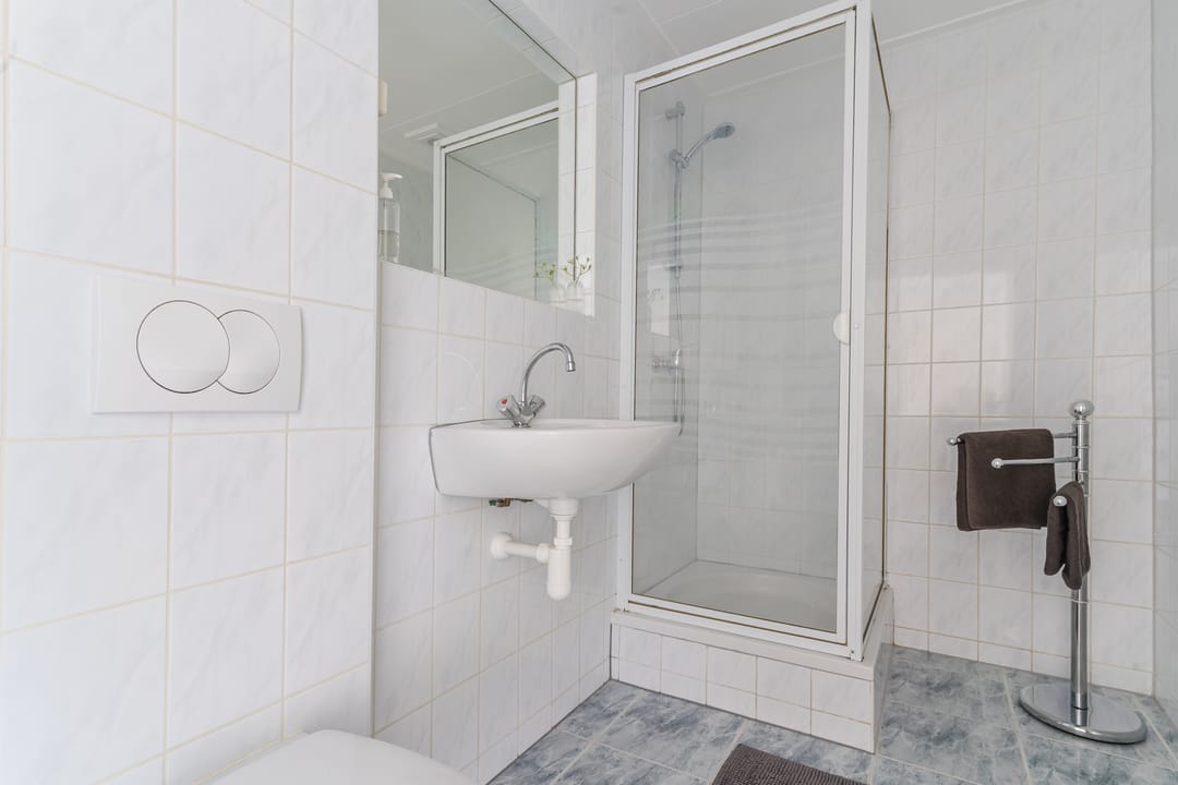 Move-in Ready Ground Floor Apartment in Popular Emmakwartier — 17