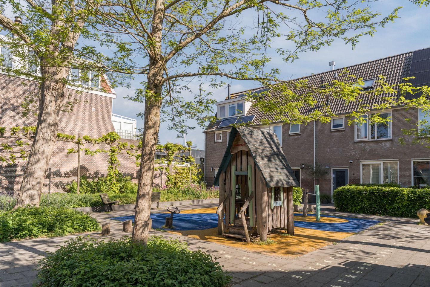 Move-in Ready Ground Floor Apartment in Popular Emmakwartier — 29