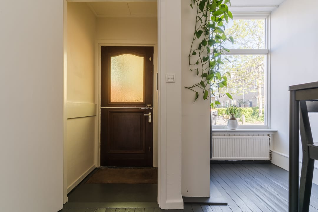Move-in Ready Ground Floor Apartment in Popular Emmakwartier — 23