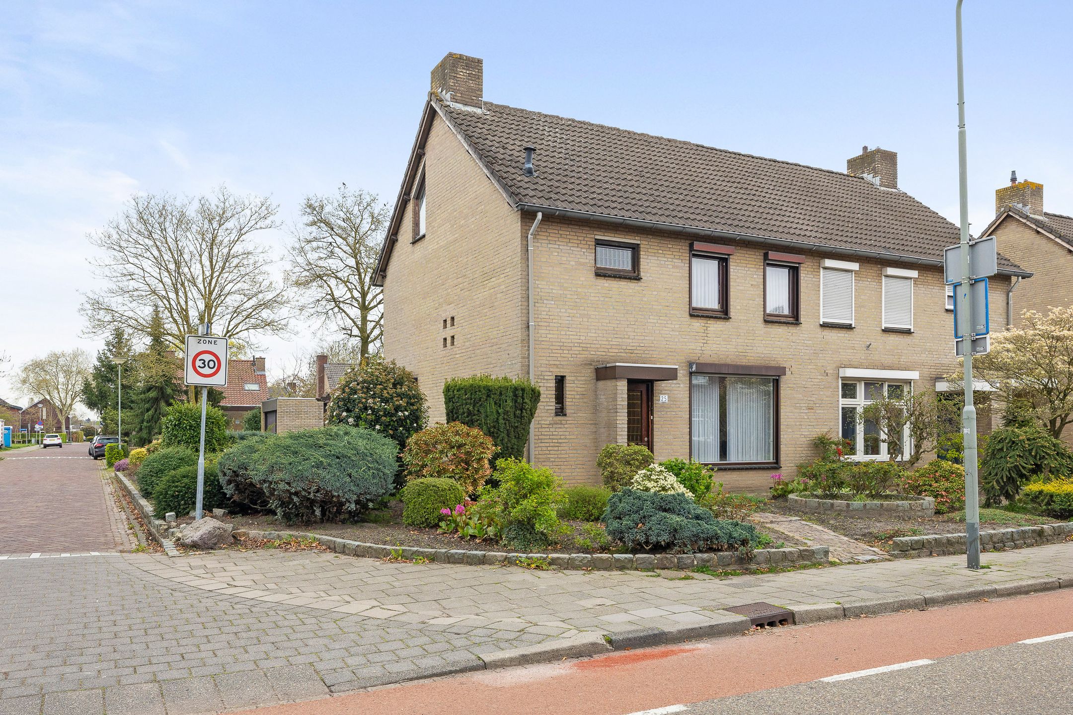 Pastoor Leursstraat 25 
