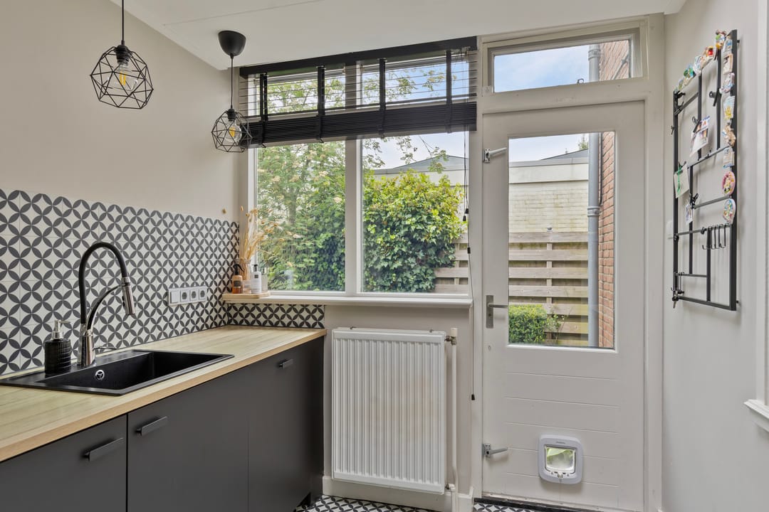 Photo 16 of Prins Bernhardstraat 27