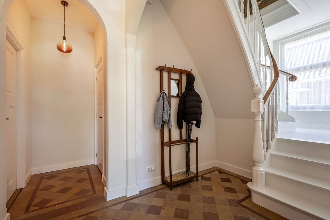 Photo 11 of Van Sminialeane 12