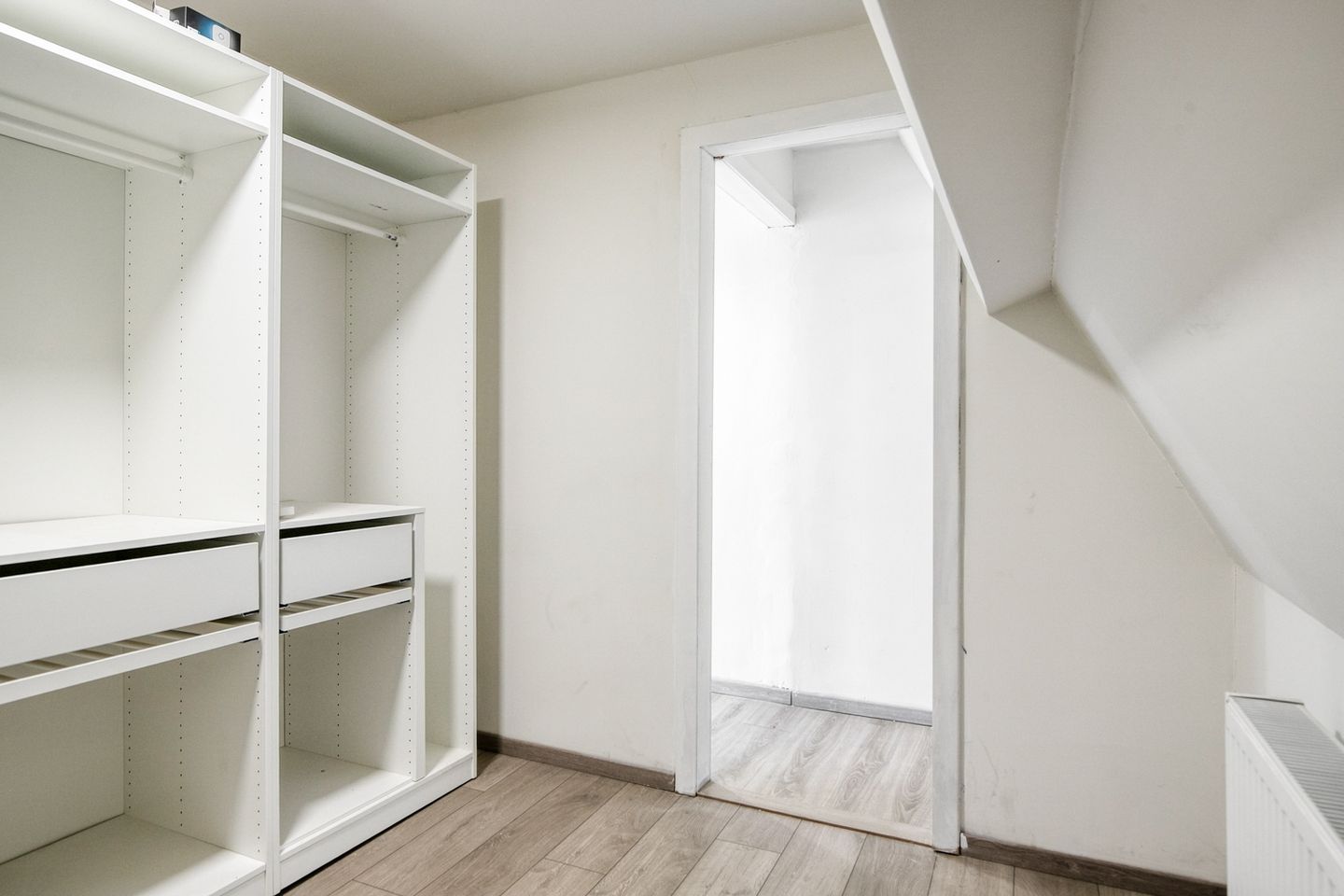 Completely Renovated Semi-Detached Family Home with Garden and Garage — 29