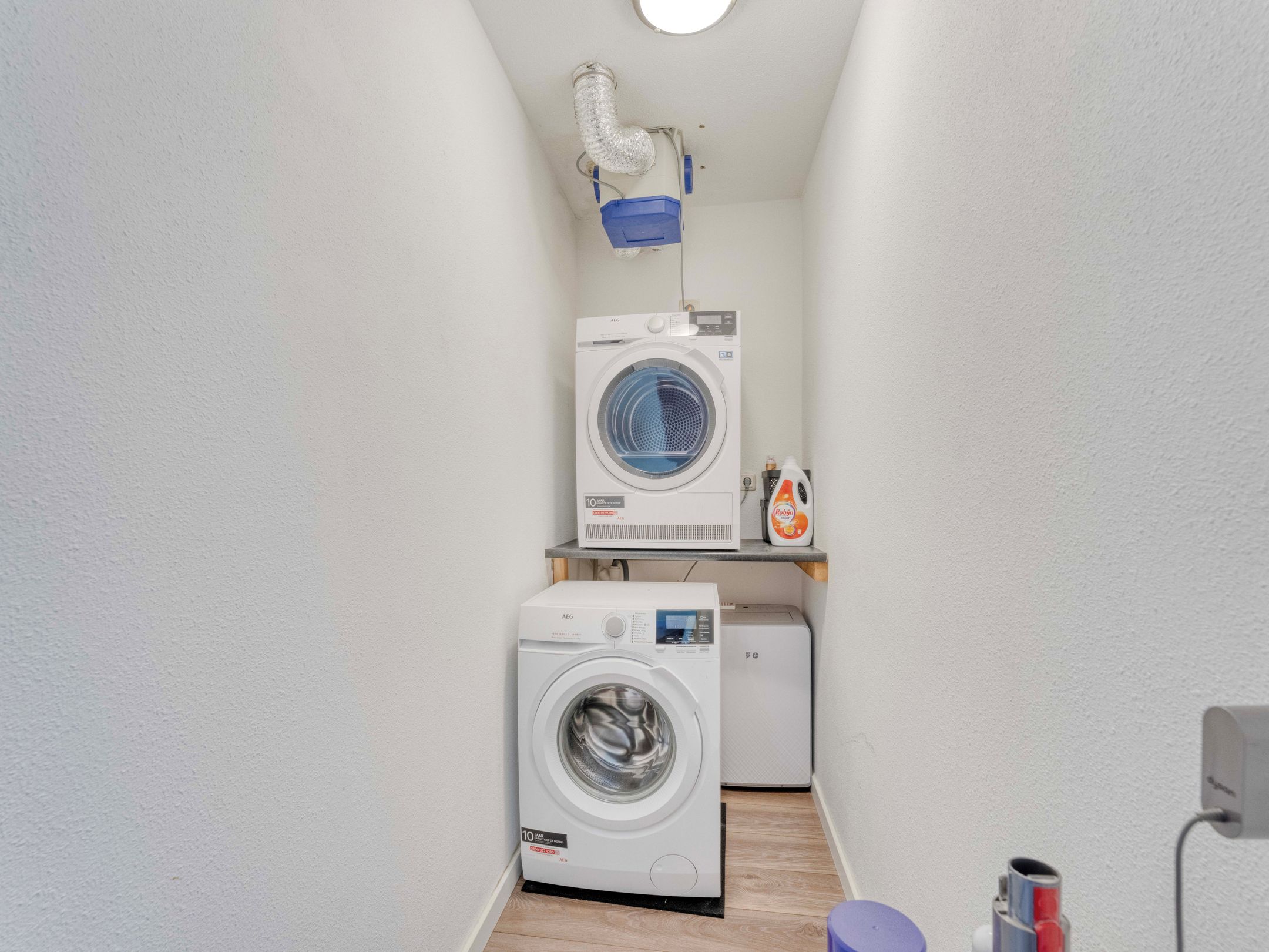 Photo 33 of Karper 80