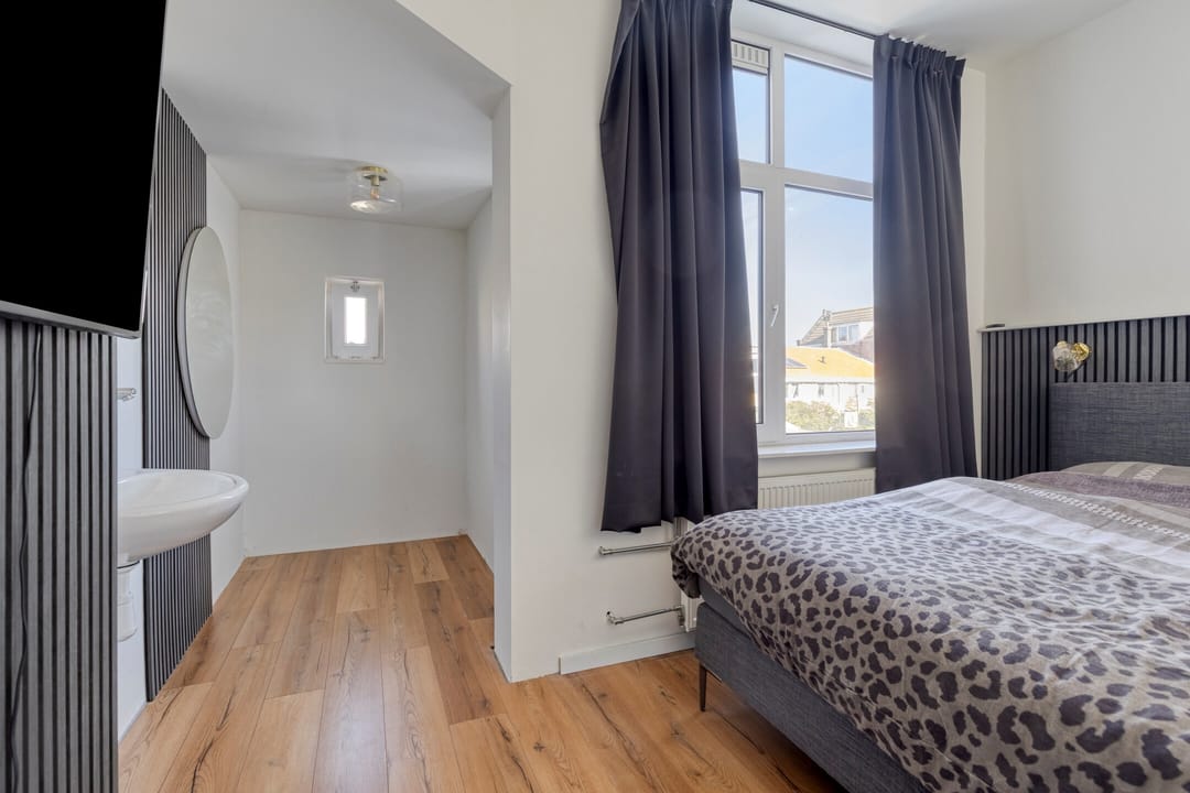 Spacious Family Home with Luxury Bathroom in De Gorzen — 17