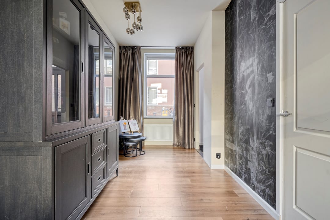 Spacious Family Home with Luxury Bathroom in De Gorzen — 8