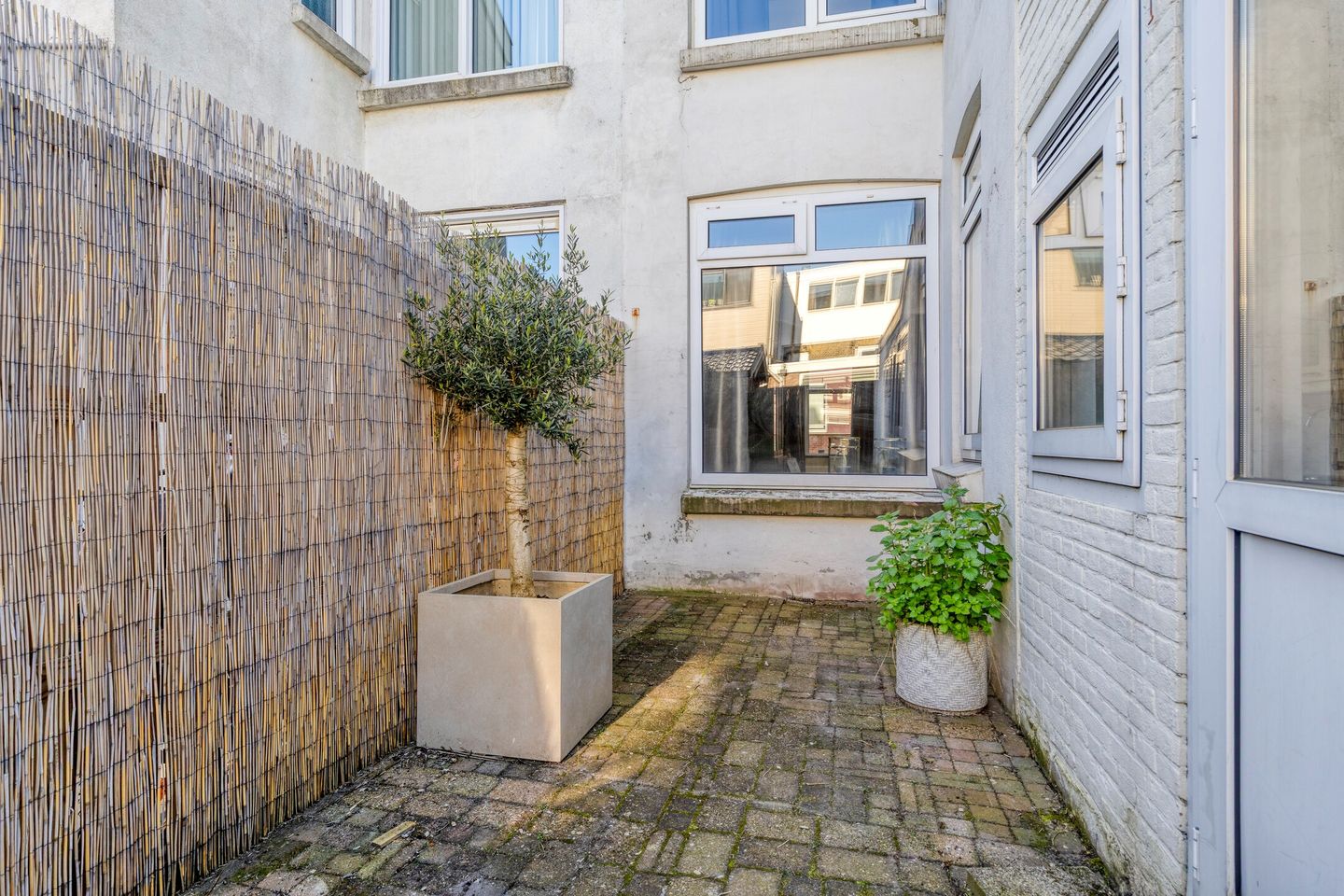 Spacious Family Home with Luxury Bathroom in De Gorzen — 29
