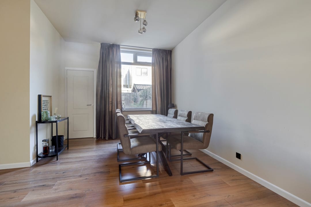 Spacious Family Home with Luxury Bathroom in De Gorzen — 7