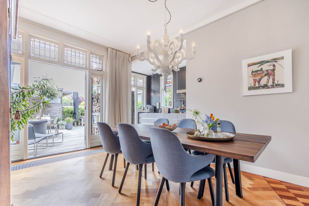 Characterful 1930s Corner House in Damsigt with Sunny Garden — 8