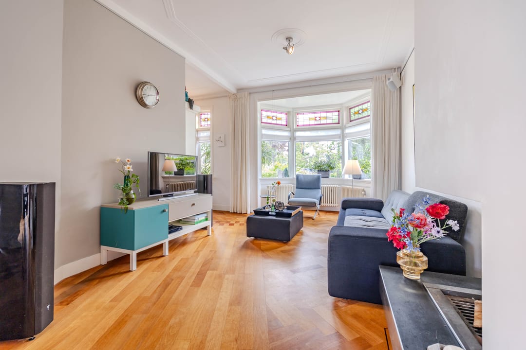 Characterful 1930s Corner House in Damsigt with Sunny Garden — 7