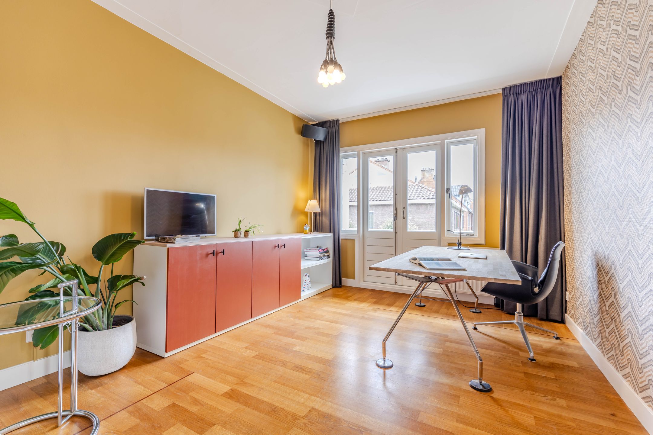 Characterful 1930s Corner House in Damsigt with Sunny Garden — 30