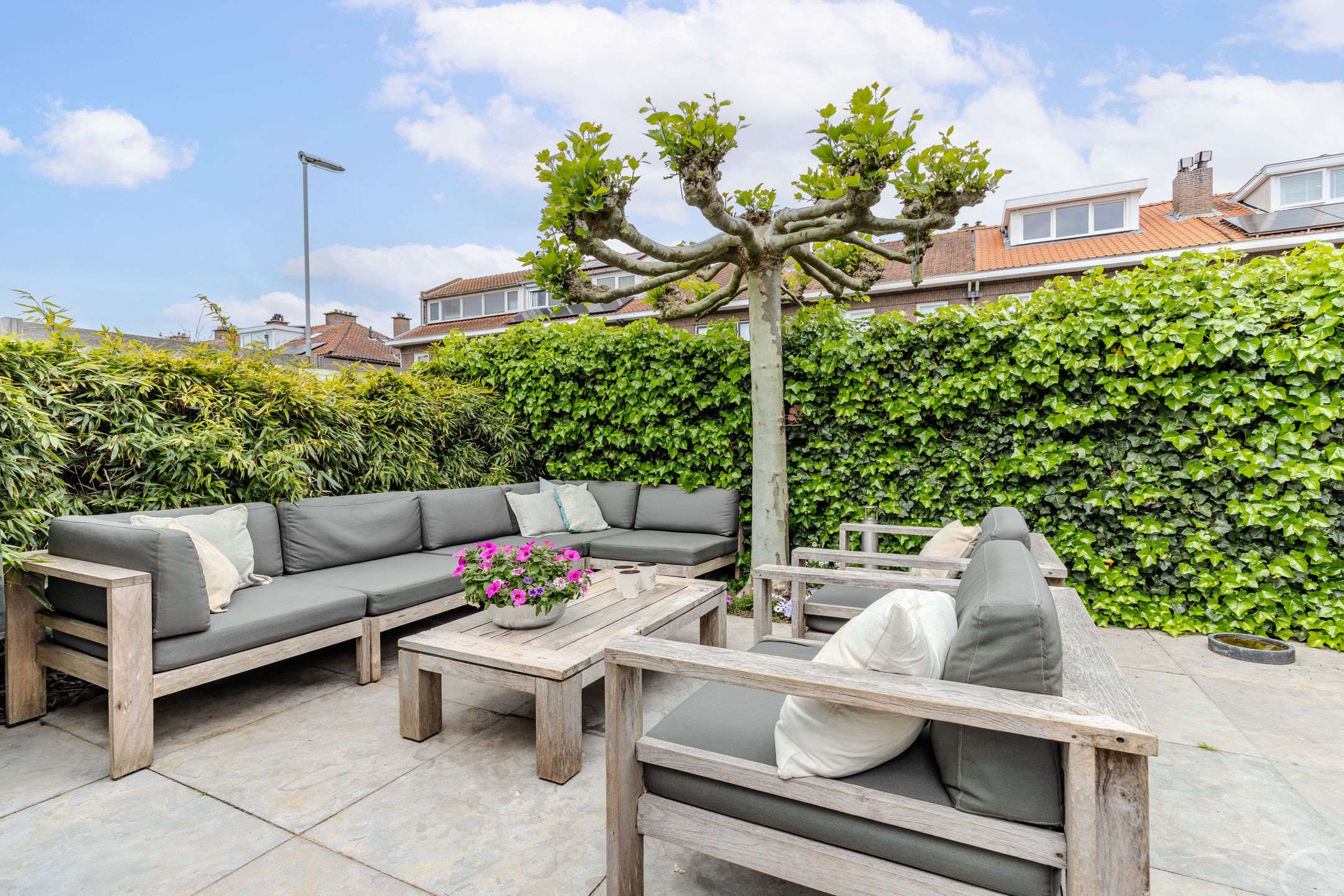 Characterful 1930s Corner House in Damsigt with Sunny Garden — 48