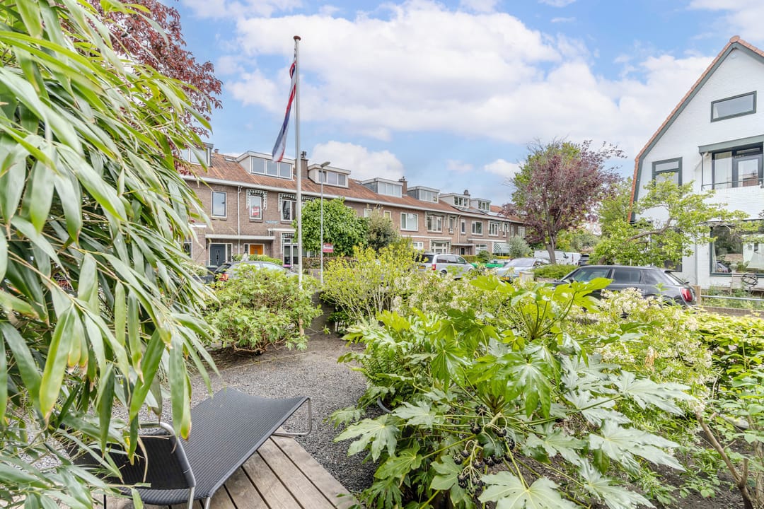 Characterful 1930s Corner House in Damsigt with Sunny Garden — 58