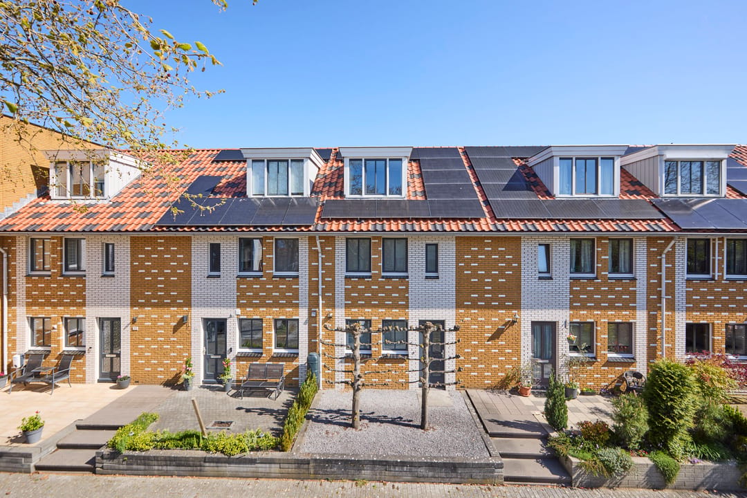 Spacious Extended Terraced Home with Wellness Bathroom and A+ Energy Label — 8