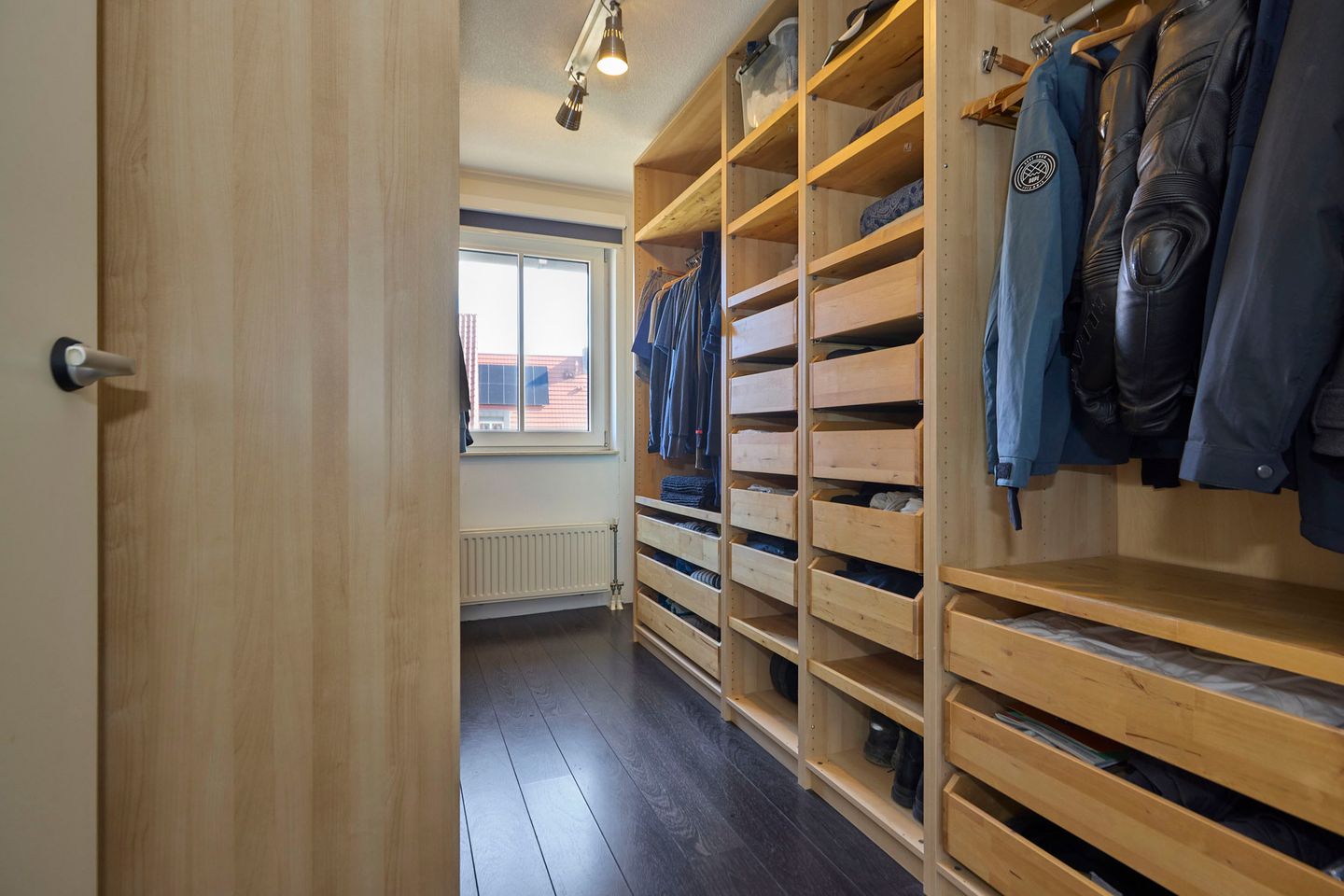 Spacious Extended Terraced Home with Wellness Bathroom and A+ Energy Label — 34