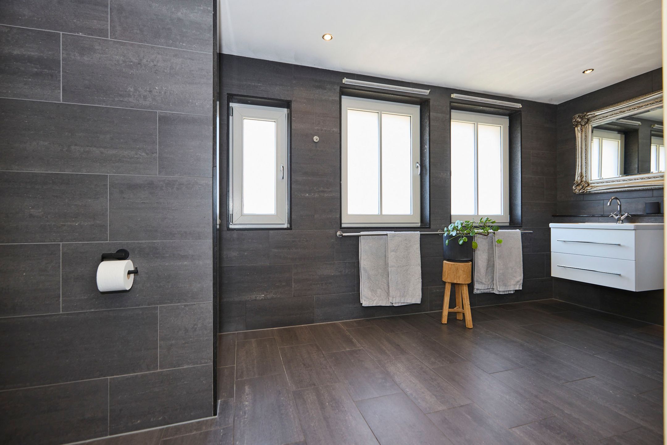 Spacious Extended Terraced Home with Wellness Bathroom and A+ Energy Label — 27