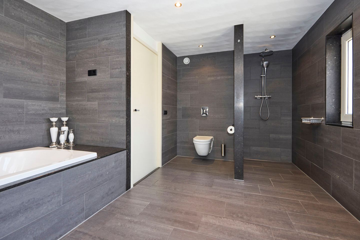 Spacious Extended Terraced Home with Wellness Bathroom and A+ Energy Label — 29