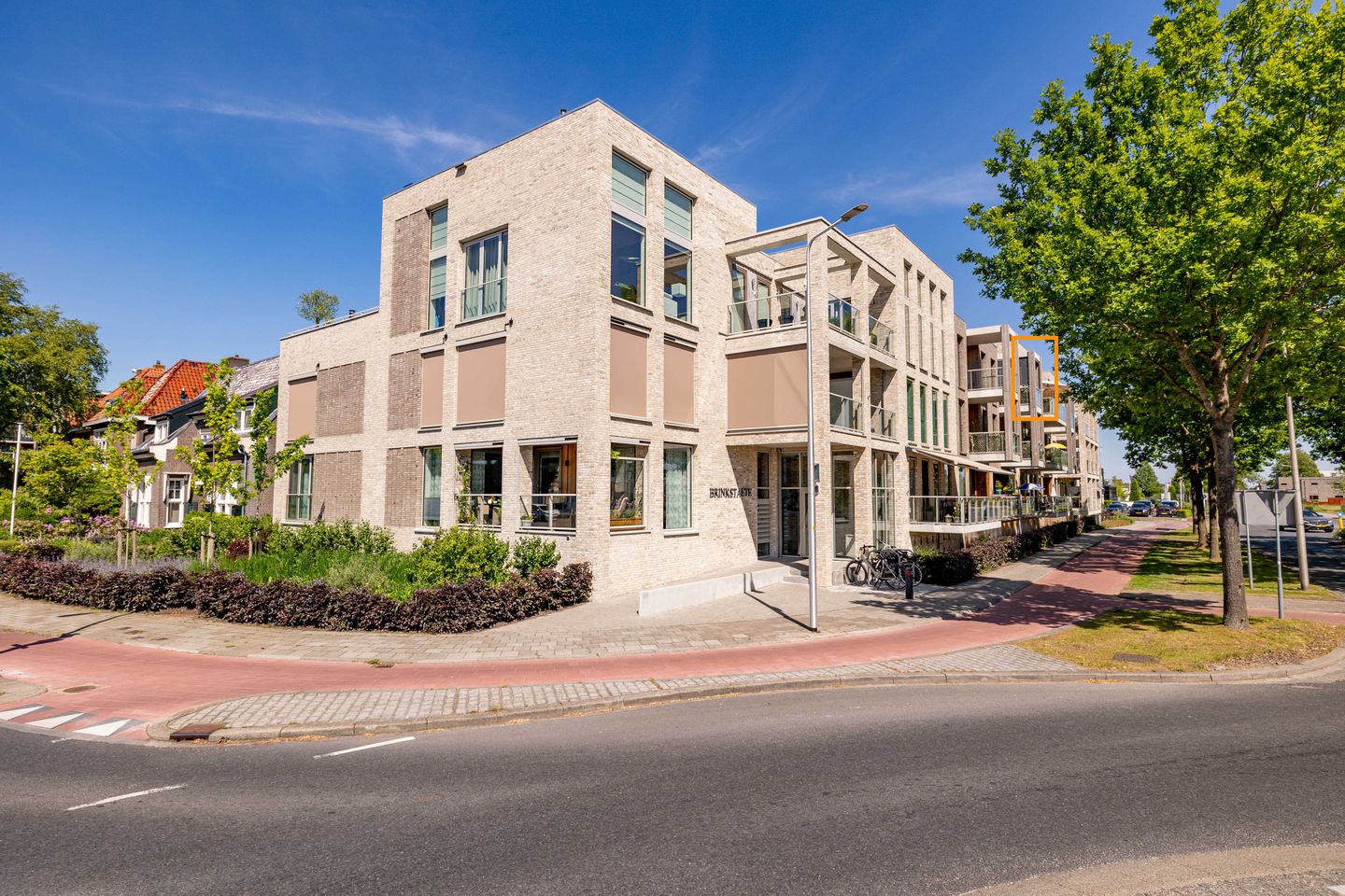 Photo 1 of Pesserstraat 2-24