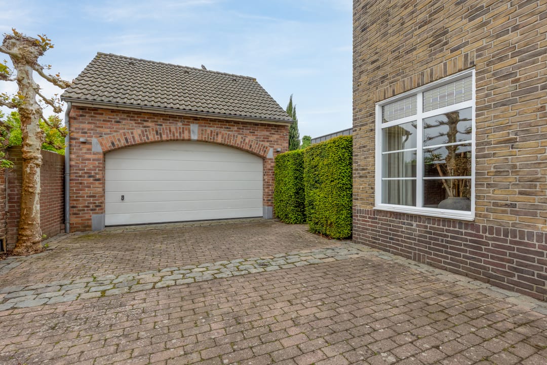 Photo 26 of Montfortstraat 15