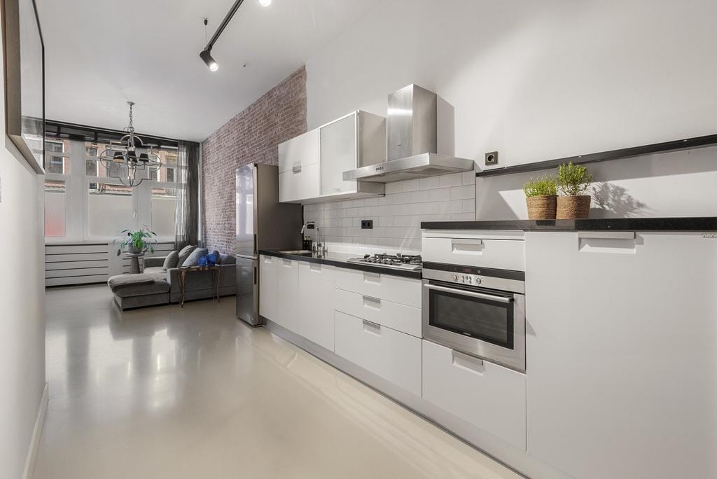 Modern Ground Floor Apartment in De Pijp — 10