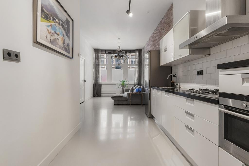 Modern Ground Floor Apartment in De Pijp — 11