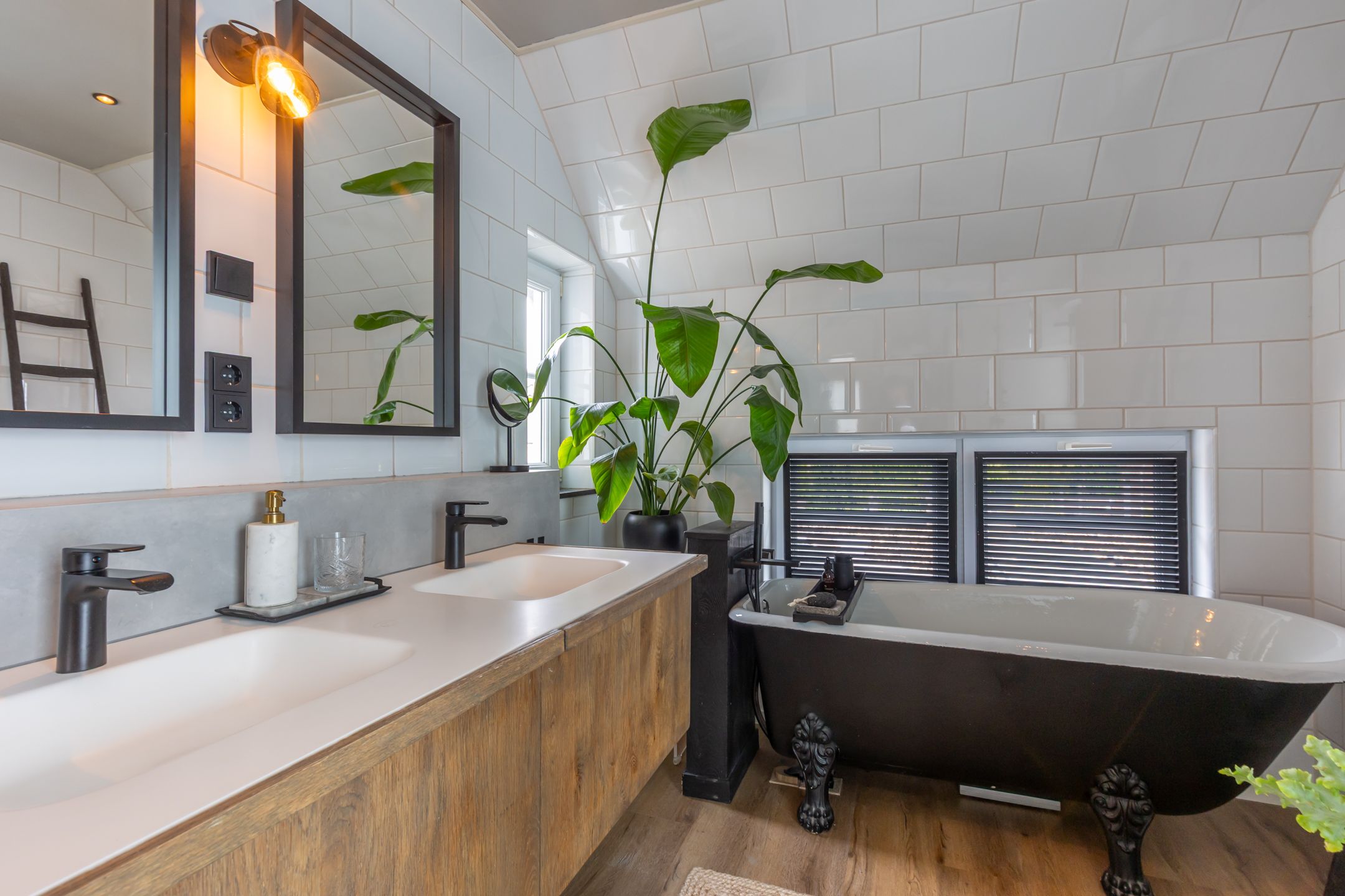 Photo 51 of Montfortstraat 15