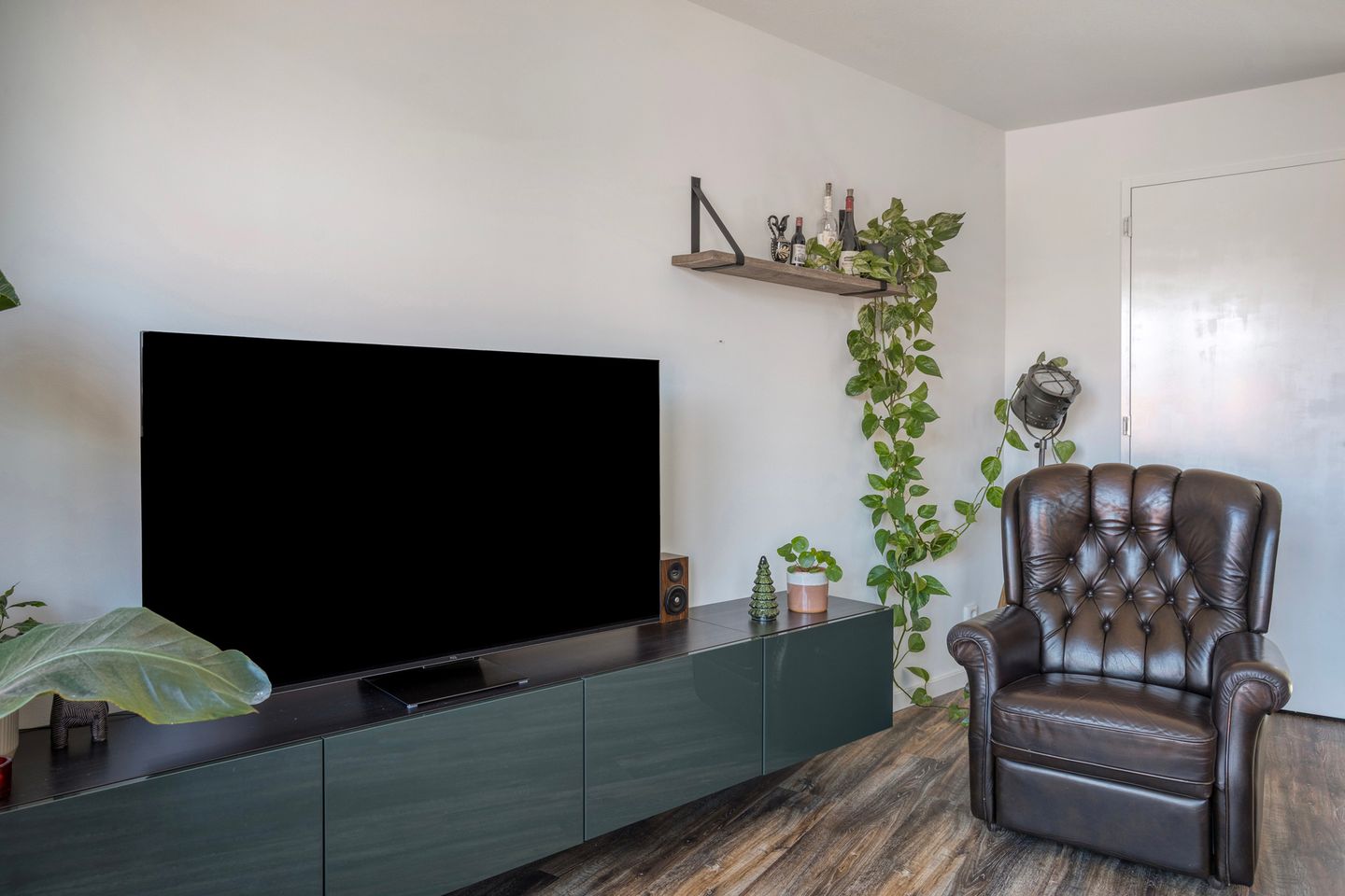 Move-in Ready Modern Apartment in Popular Bomenbuurt Neighborhood — 14